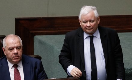 Weto wobec Kaczyńskiego. Igrzyska ministra Sasina