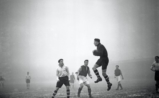 Mecz Arsenalu z Crystal Palace w Londynie, 6 grudnia 1952 r.