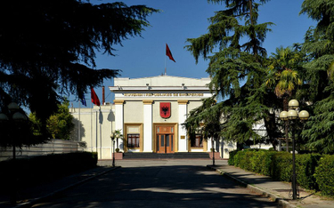 Albania: Opozycja wraca do parlamentu. Poseł rzuca w premiera jajkiem