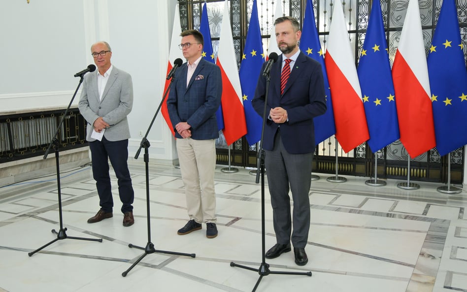 Współprzewodniczący Nowej Lewicy Włodzimierz Czarzasty, przewodniczący Polski 2050 Szymon Hołownia i