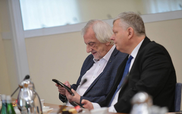 Ryszard Terlecki (z lewej) mówił w Karpaczu o „szukaniu rozwiązań drastycznych”. Marek Suski (z praw