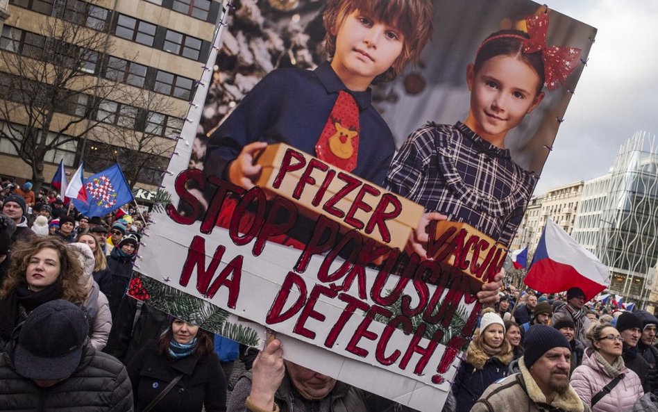 Tysiące Czechów protestowało w Pradze przeciw obostrzeniom