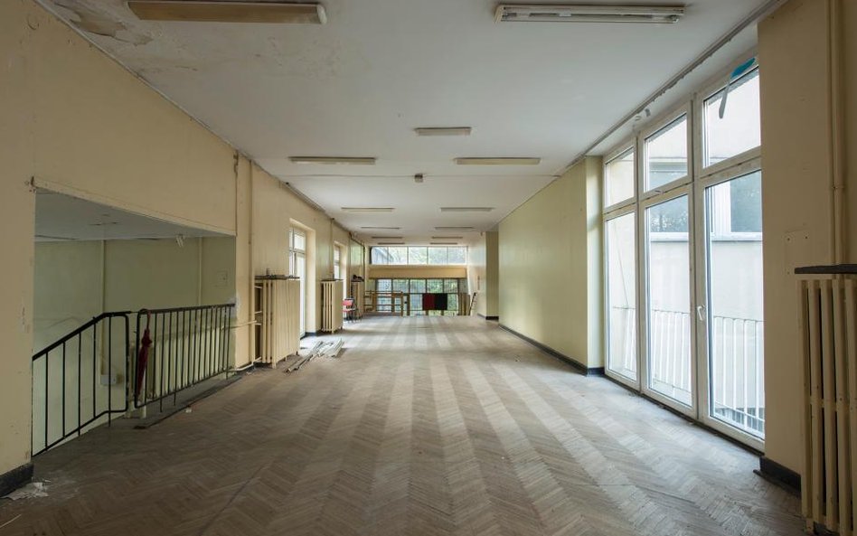 Budynek dawnej szkoły przy Emilii Plater 29. Fot. Igor Oleś