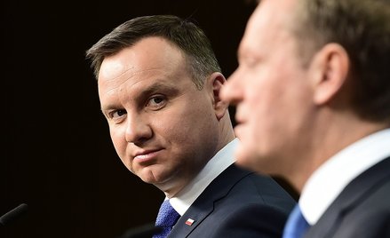 Sondaż prezydencki: Tusk pół kroku za Dudą