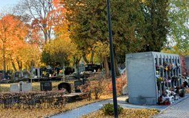 Stołeczny ratusz przypomina o zniczodzielniach, które zlokalizowane są przy niektórych cmentarzach