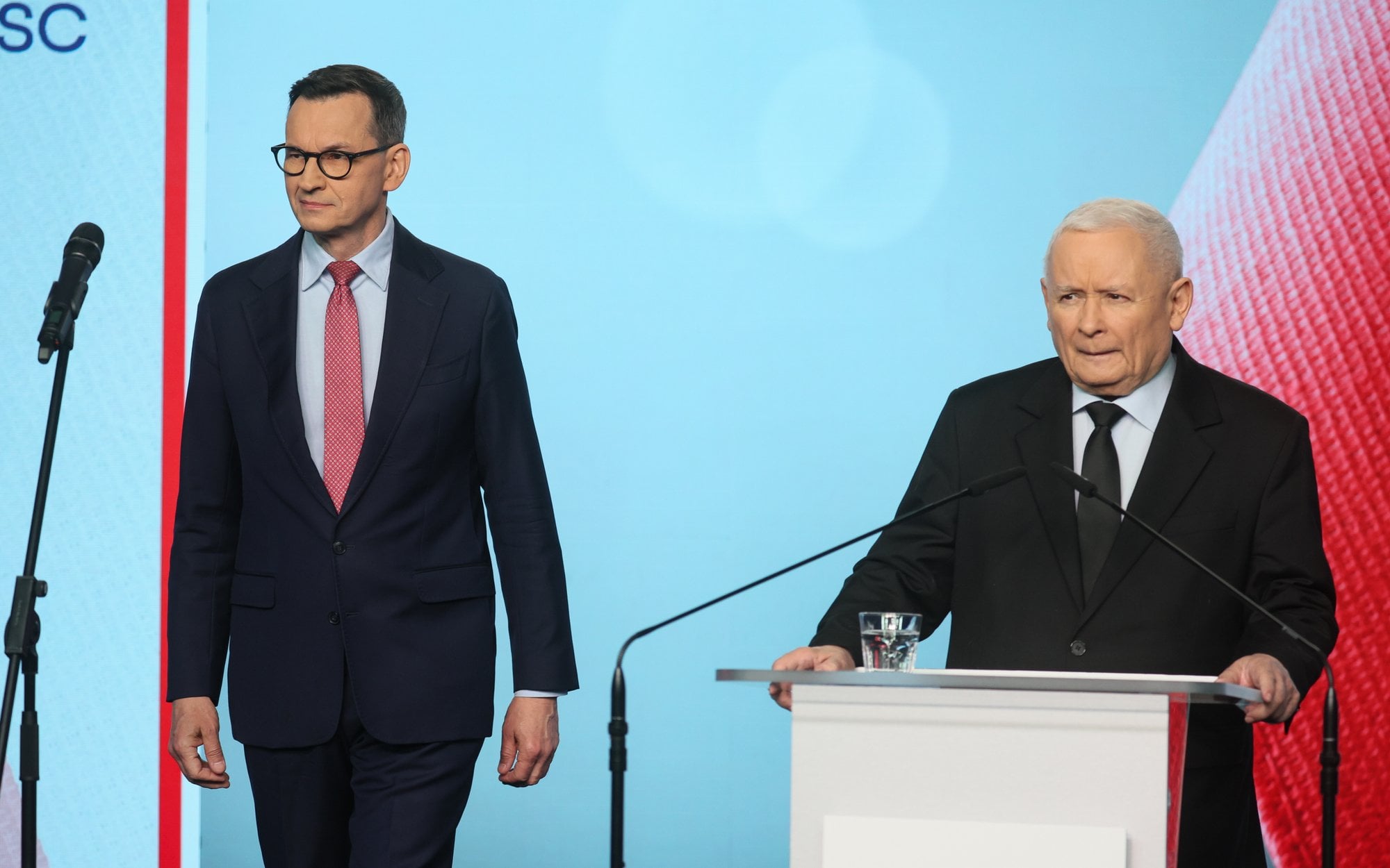 Rozłamu w PiS na razie nie będzie. Partia Kaczyńskiego przechodzi do ofensywy