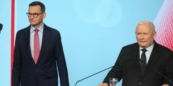 Rozłamu w PiS na razie nie będzie. Partia Kaczyńskiego przechodzi do ofensywy