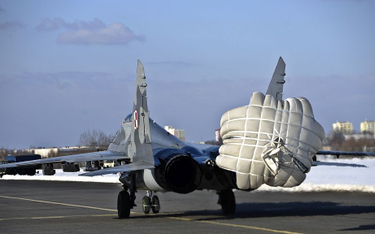 Malbork: Awaryjne lądowanie MiG-a-29 po rozszczelnieniu kabiny