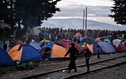 Grecja: Noże i pręty w ośrodku dla uchodźców