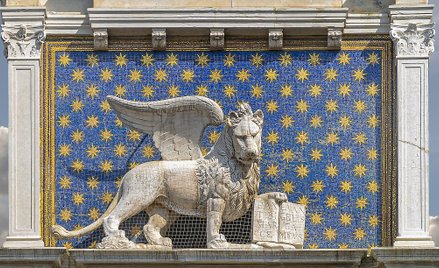 Coco Chanel: całe życie pod znakiem lwa