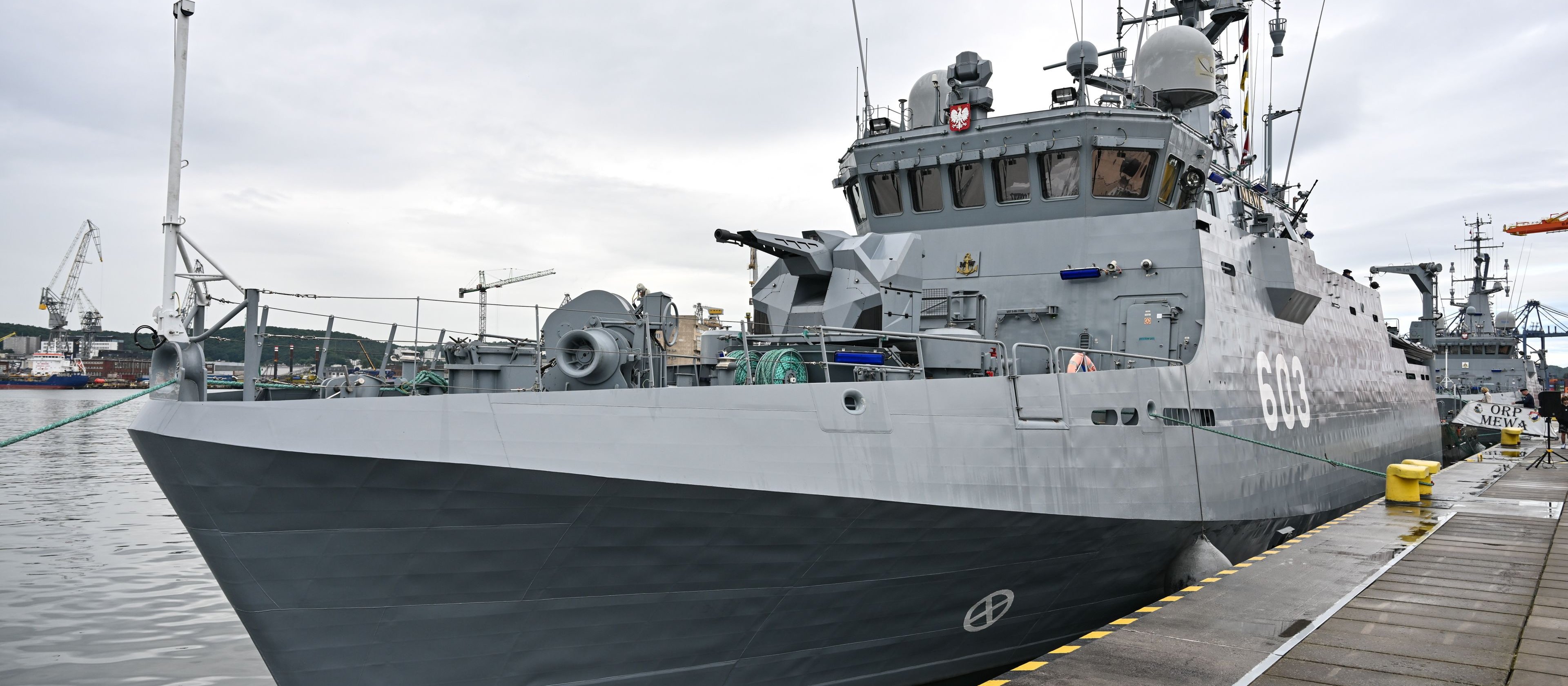 ORP Mewa dołącza do zespołu NATO. Polski niszczyciel min wyrusza na Atlantyk