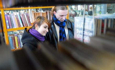 Polacy przychodzą do bibliotek, by surfować