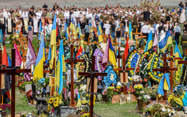 Cmentarz Łyczakowski we Lwowie – świeże groby ukraińskich żołnierzy