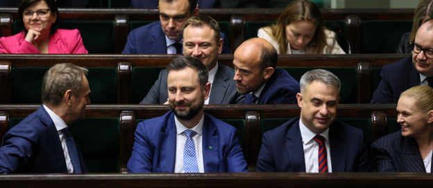 Rządowe ławy w Sejmie w czasie wystąpienia szefa MSZ Radosława Sikorskiego.