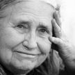 Doris Lessing, pisarka i noblistka. Zmarła 17 listopada 2013 roku.