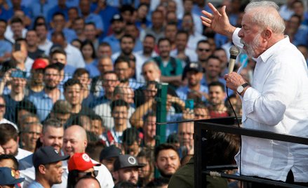 Lula da Silva na wiecu wyborczym w zakładach motoryzacyjnych w São Bernardo do Campo