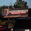 Plakat wyborczy w Ohio uderzający w Trumpa