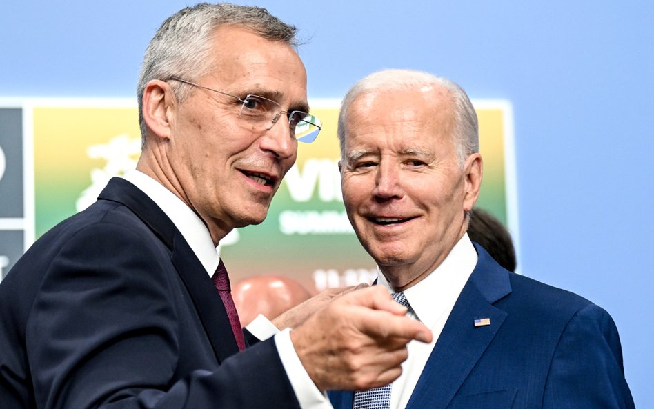 Sekretarz generalny NATO Jens Stoltenberg (na zdjęciu z prezydentem USA Joe Bidenem) przekonywał, że