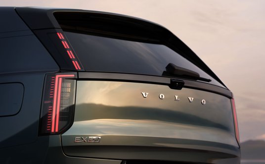 Volvo EX60 dostępne jest w trzech głównych wariantach napędowych.