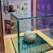 Piłka sprzed 500 lat odnaleziona na zamku w Stirling. Wykonano ją z krowiej skóry z zasznurowanym św