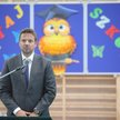 Prezydent Warszawy Rafał Trzaskowski podczas uroczystego oddania do użytku nowej placówki oświatowej