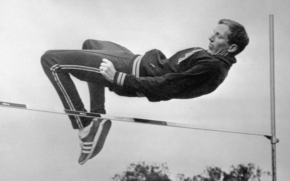 Dick Fosbury - najsłynniejszy sportowy wynalazca trenuje podczas igrzysk w Meksyku (1968). Potem zdo