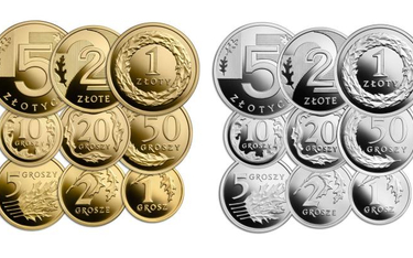 Na stulecie złotego NBP przygotował dwa zestawy wybitych w złocie i srebrze monet od 1 gr do 5 zł. C