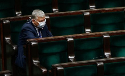 Zdalne posiedzenia parlamentu stają się fikcją