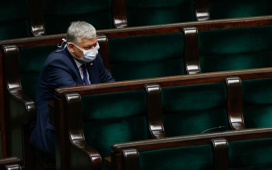 Zdalne posiedzenia parlamentu stają się fikcją