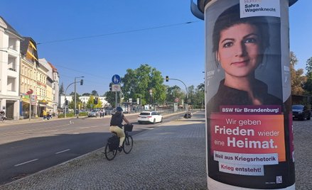 „Ponownie dajemy pokój” głosi plakat wyborczy Sahry Wagenknecht w Brandenburgii