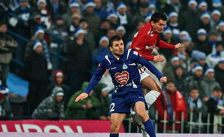 Tomasz Brzyski (z lewej) nie radził sobie z Andrażem Kirmem
