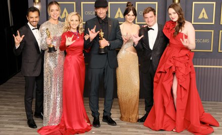 Sian Heder (druga od lewej), reżyserka filmu „CODA”, wraz z zespołem