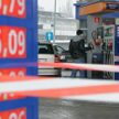 Słaby złoty bije po kieszeniach kierowców