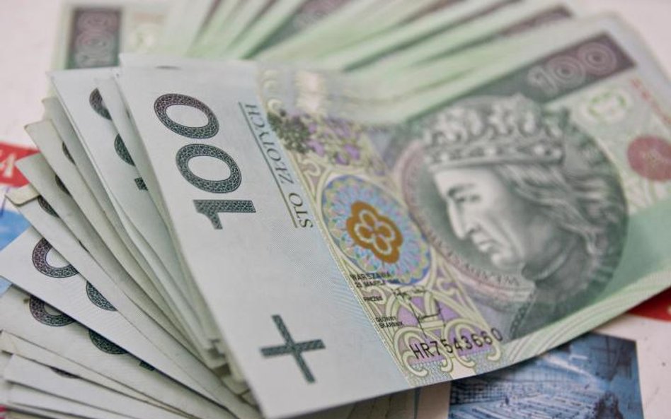 Przez inflację Polska dalej od euro