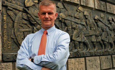 Janusz Cisek przed wejściem do Muzeum Wojska Polskiego, w którym znów – jak co roku 11 listopada – p