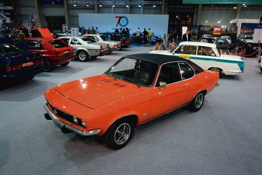 Manta B była produkowana dwukrotnie dłużej, bo aż 13 lat. Miała uwodzić kierowców młodych duchem i o