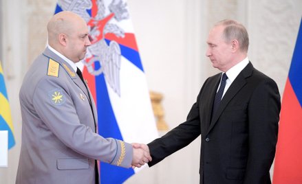 Generał Siergiej Surowikin w czasach, gdy Władimir Putin mu ufał i nagradzał za Syrię