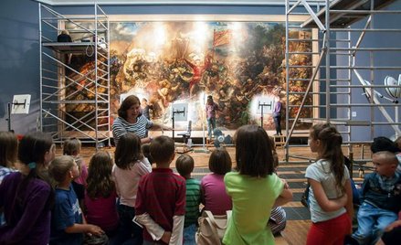 Zwiedzający Muzeum Narodowe w Warszawie mogą na własne oczy przyjrzeć się, jak przebiegają końcowe p