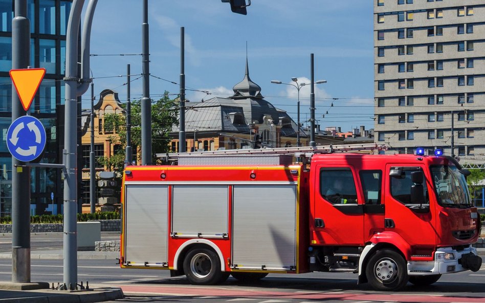 Mężczyzna dźgnięty nożem. Przyjechała straż, bo nie było wolnych karetek