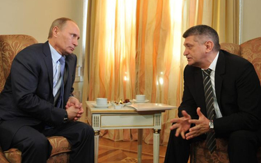 W 2011 roku Sokurow prosił Putina o uratowanie wytwórni Lenfilm. W 2015 odebrał z rąk prezydenta nag