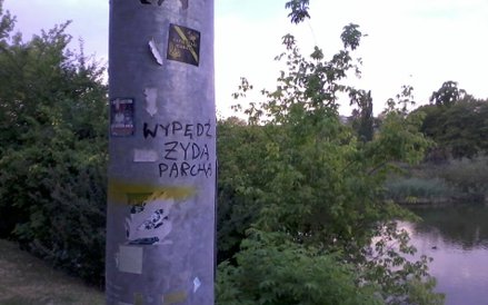 Takie napisy będą dziś usuwane w Warszawie, w Parku Szczęśliwickim.