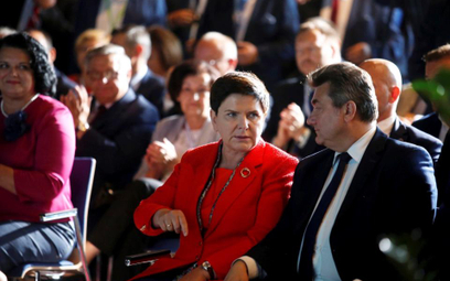 Premier Beata Szydło i sekretarz stanu w Ministerstwie Energii Grzegorz Tobiszowski podczas otwarcia