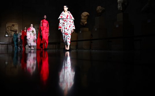 Pokaz marki Edrem podczas tegorocznego tygodnia mody w Londynie.