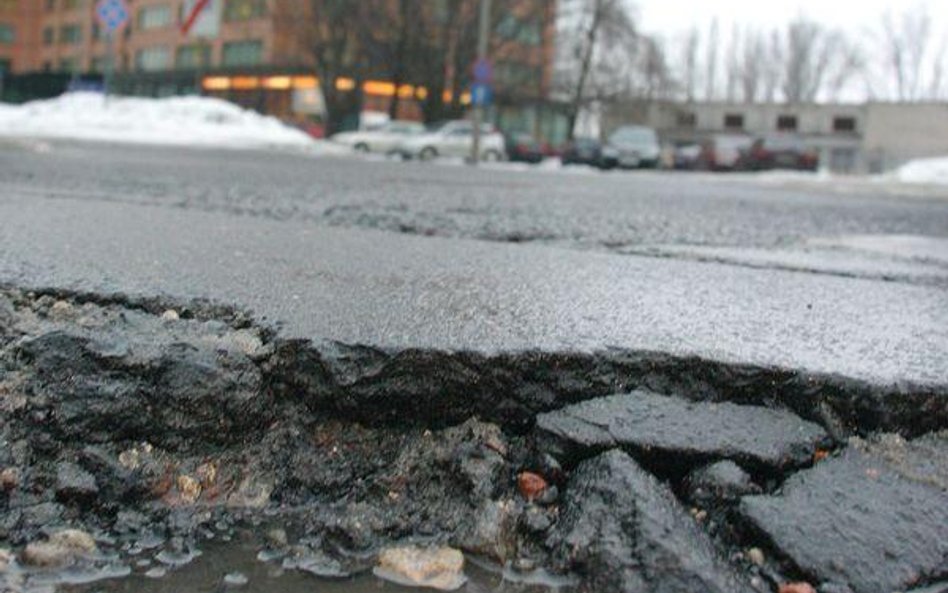 Budżety jednostek samorządu terytorialnego po trzech kwartałach 2009 r. zamknęły się ponad 4 mld nad