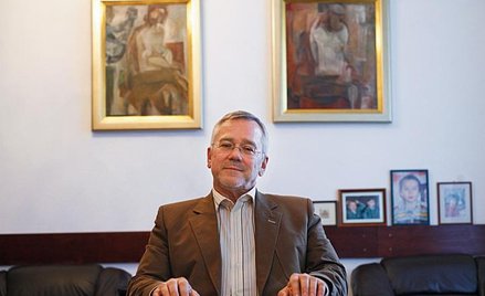 Andrzej Arendarski był posłem na Sejm X i I kadencji. Od końca lat 80. ubiegłego wieku działa w inst