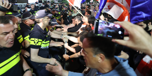 Gruzini wyszli na ulice. Protesty przeciwko ustawie o „zagranicznych agentach”