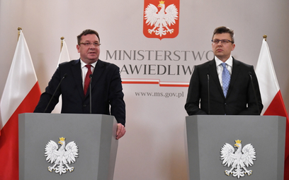 Wiceminister sprawiedliwości Marcin Warchoł oraz minister-członek Rady Ministrów Michał Wójcik