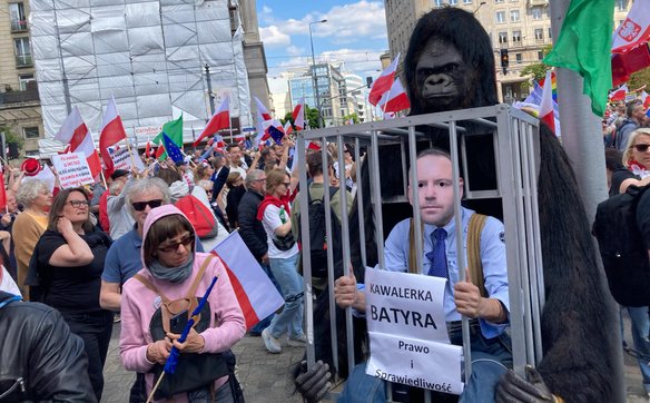 Uczestnicy marszów nie szczędzili złośliwości pod adresem kandydatów