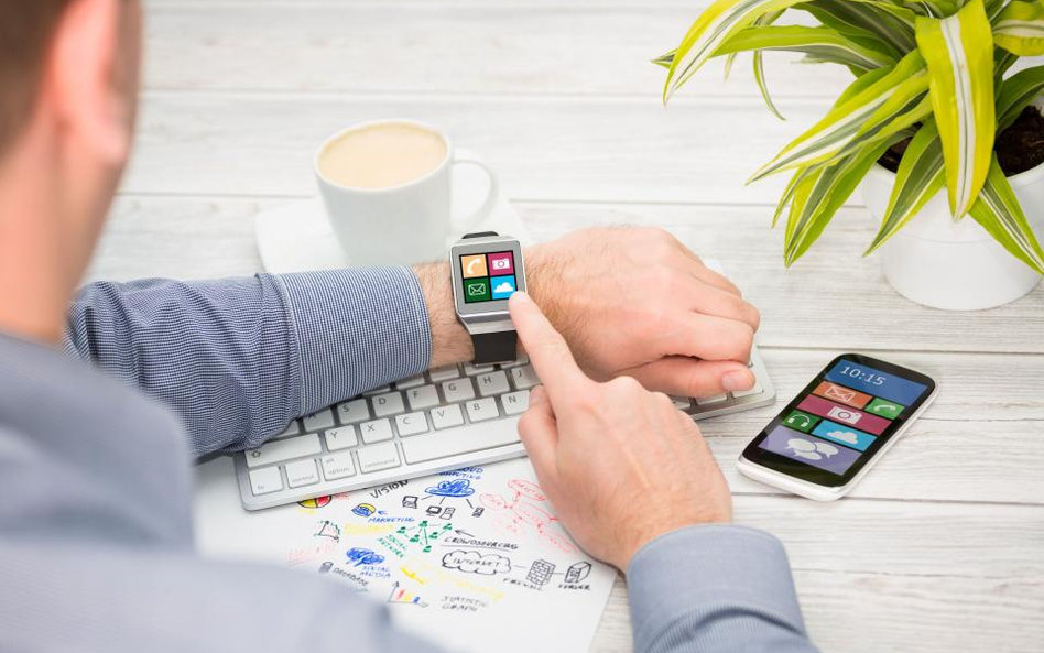 Kiedy smartwatch dla klienta można wrzucić w koszty