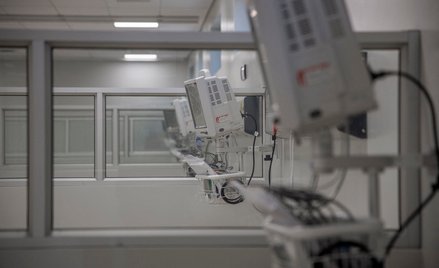 Naukowcy: Lek na zapalenie stawów zmniejsza liczbę zgonów na Covid-19